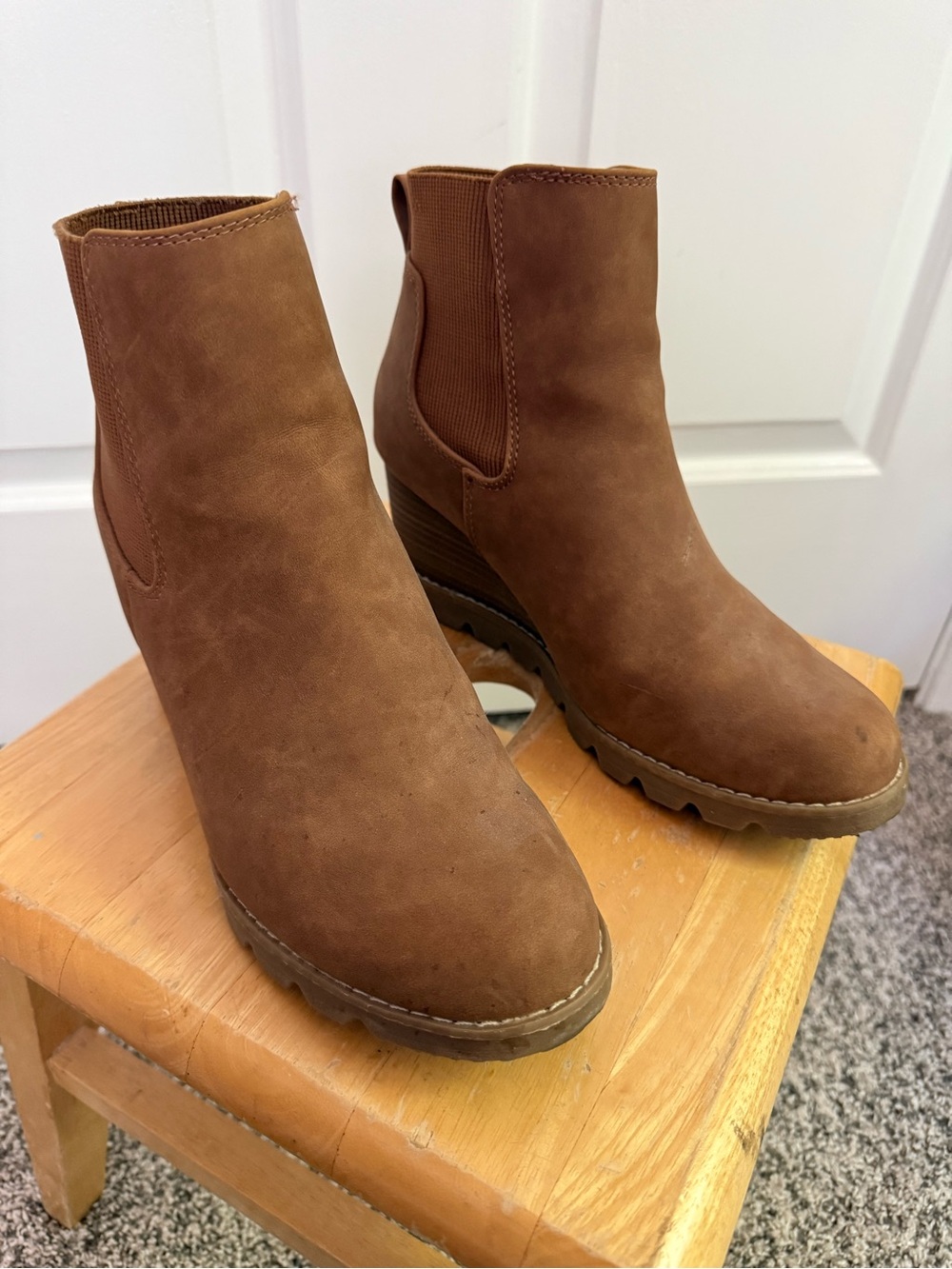 UNIVERSAL THREAD Tan Wedge Chelsea Ankle Booties
